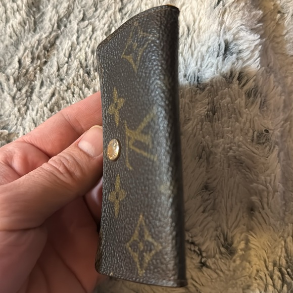 Men’s Or Women’s Preloved Louis Vuitton Key Holder! Missing 2 key holders. 6/10 - Picture 10 of 10
